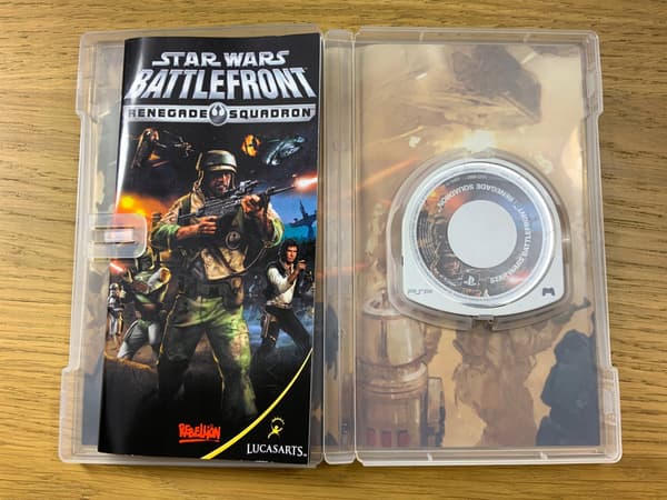 STAR WARS BATTLEFRONT: RENEGADE SQUADRON – PSP game disc, very good+ condition, complete set