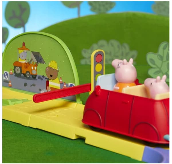 INTERACTIVE PEPPA PIG TRACK: A THRILLING JOURNEY Car Set
