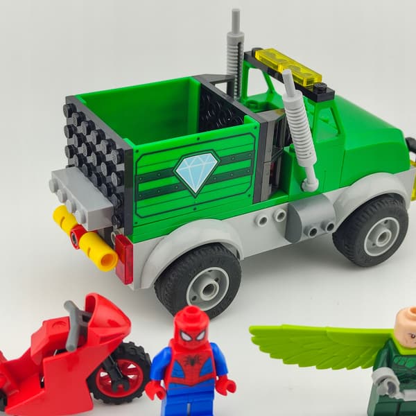 Second-hand LEGO Super Heroes – Vulture’s Van Heist – 76147
