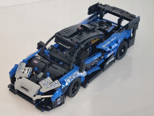 LEGO 42123 Technic MCLAREN SENNA GTR – set components