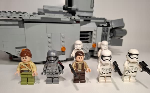 LEGO Star Wars: 75103 – First Order Transporter