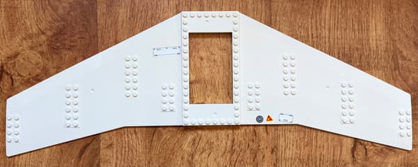 Lego aeroplane wing 54093pb03, set 7893