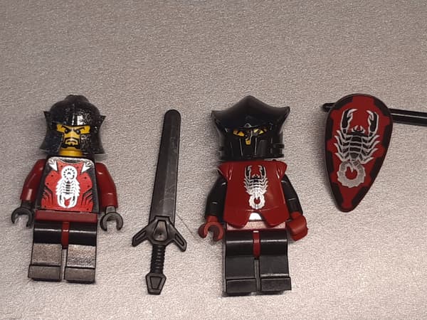 LEGO Castle Kingdoms 8802 Dark Fortress Landing