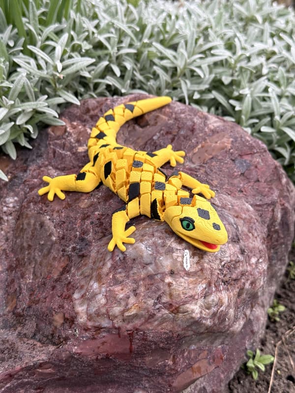 3D Segmented Gecko – an agile, flexible, moving toy and terrarium decoration