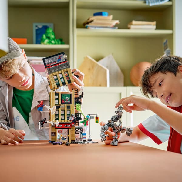 LEGO Marvel 76342 Spider-Man vs Mysterio: The Daily Bugle