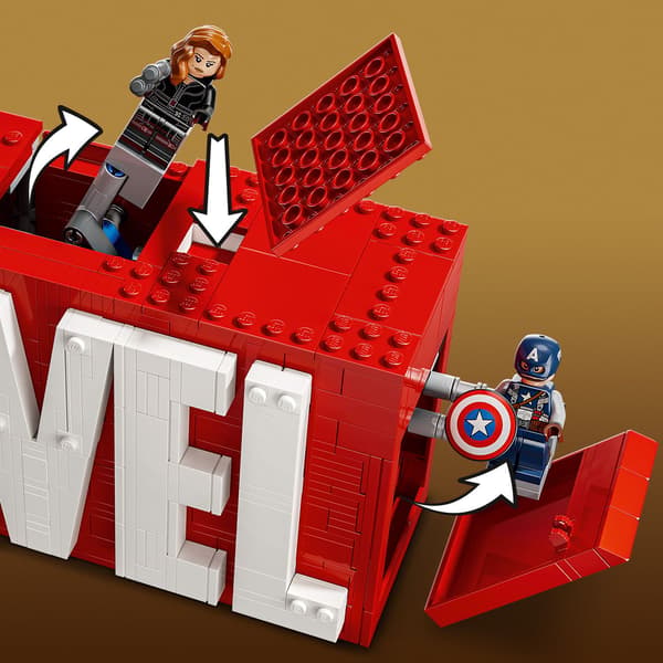 LEGO Marvel 76313 MARVEL Logo and minifigures