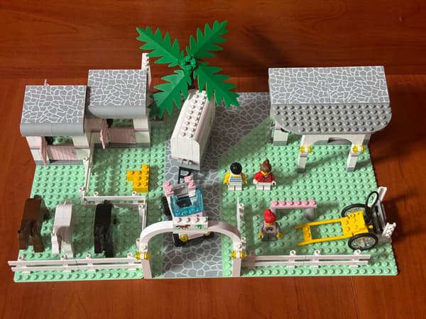LEGO 6419 Town Paradisa Rolling Acres Ranch Stable with Paddock + poster