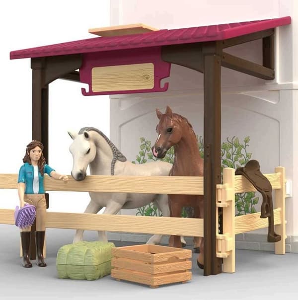 Schleich set with horse figurines and a 68x38 cm paddock