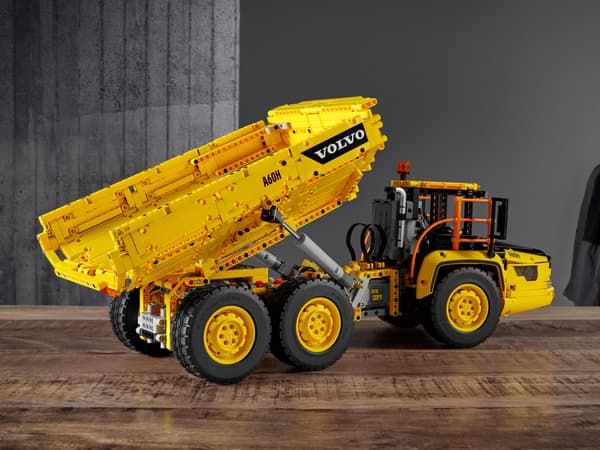 LEGO Technic Volvo 6x6 Articulated Lorry 42114