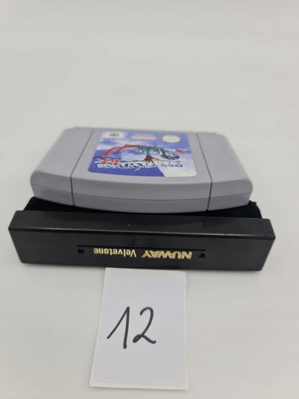 NINTENDO 64 PILOT WINGS 64 CARDBOARD BOX PAL VERSION