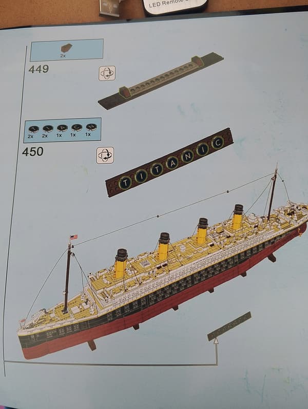 Titanic Building Blocks – Large Collector’s Model, length 135 cm.