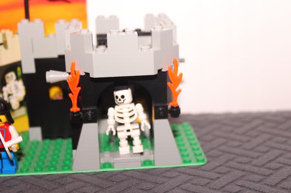 LEGO CASTLE 6036 INSTRUCTIONS: Skeleton Surprise SET