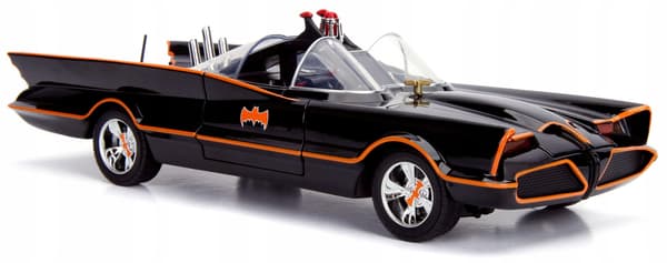 BATMAN BATMOBILE WITH LIGHTS AND JADA FIGURES