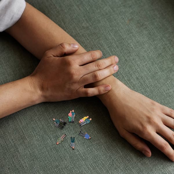 10 REALISTIC MINIATURE ACCESSORIES FOR MODEL TRAINS AND FIGURINES BY OGRO