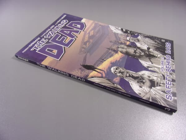 THE WALKING DEAD 3. SAFETY BEHIND BARS 2010, English-language edition