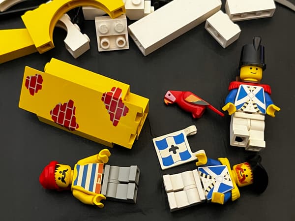 6259 LEGO Governor Broadside’s Prison