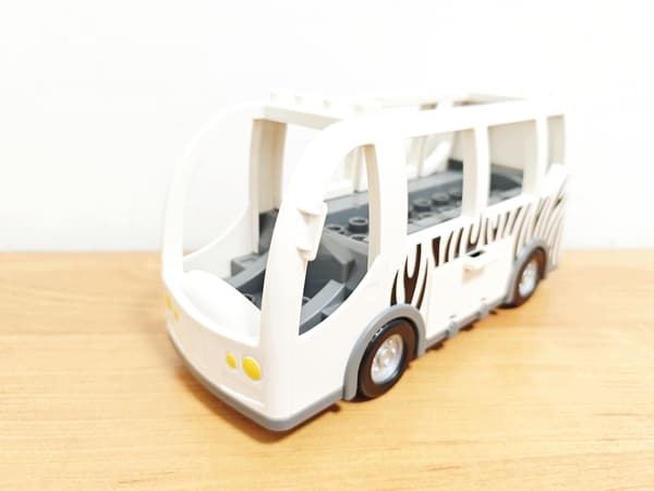 Lego Duplo bricks: car, bus, zoo, safari