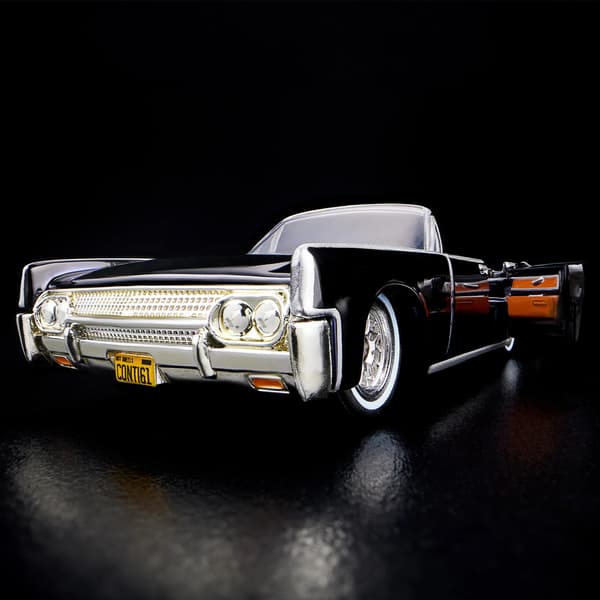 Hot Wheels RLC in a display case 61 Lincoln Continental in a display case