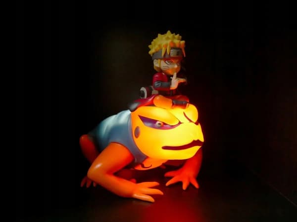 Naruto and Gamakichi – 20 cm light-up figurine