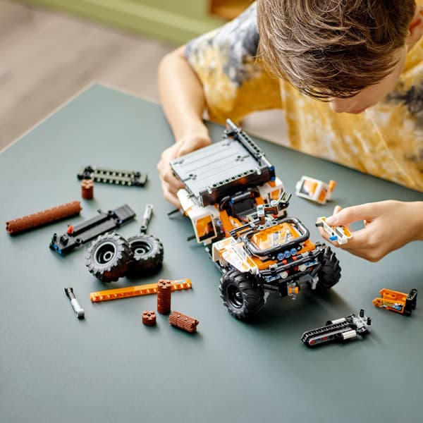 Lego Technic Off-Road Vehicle 42139 ((((dented box)))))