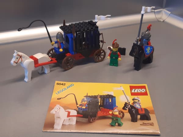 LEGO Castle 6042 Dungeon Hunters (No. 2)