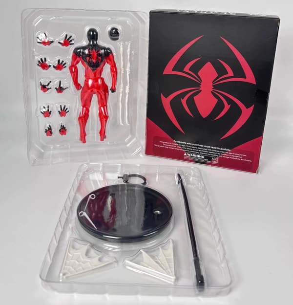 SPIDER-MAN COLLECTOR'S FIGURE + ACCESSORIES - SPIDER-MAN CLASSIC