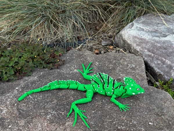 3D Flake-headed Basilisk – a detailed, movable figurine, terrarium decoration