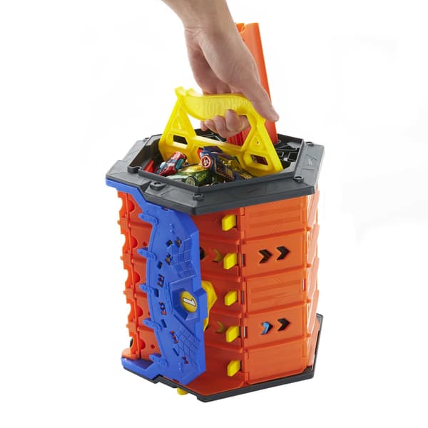 Hot Wheels 5-lane expandable racetrack set with garage