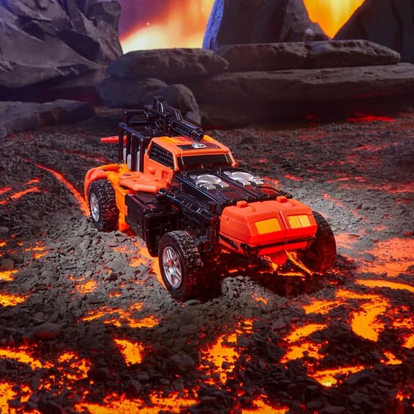 TRANSFORMERS LEGACY SANDSTORM (G1 UNIVERSE, TRIPLE CHANGER)
