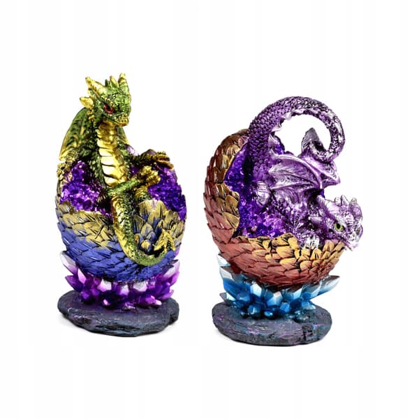 Elementy figurine: A small dragon hatching from a crystal egg