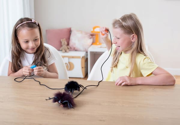 Jumping SPIDER on a string – BLACK Interactive CHILDREN’S TOYS – fun