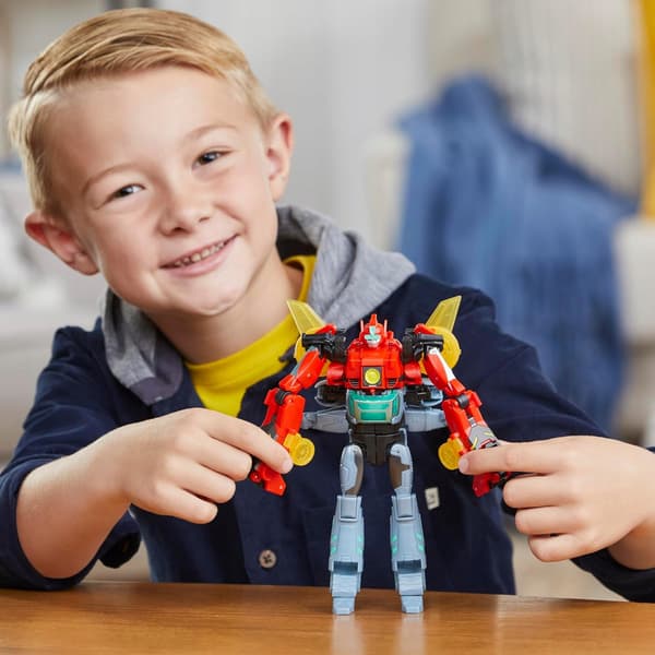 TRANSFORMERS Figures: Terran Twitch and Robby Malto