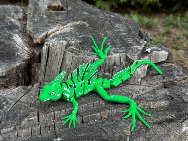 3D Flake-headed Basilisk – a detailed, movable figurine, terrarium decoration