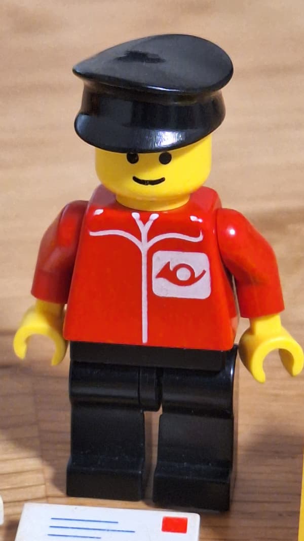 LEGO 6651 Post Office Van 1982 – 100% complete, in very good condition.