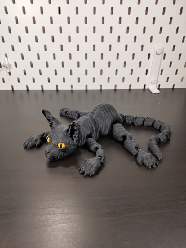 Figurine – 3D Sphinx Cat (Flexi, Black with yellow eyes)
