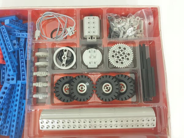 Lego Technic 8050 Construction Set with Motor + Batteries