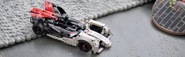LEGO Technic 42137 Formula E Porsche 99X Electric set, 422 pieces