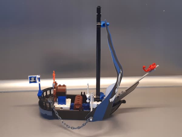 LEGO Pirates 7072 Kragg’s Pirate Boat