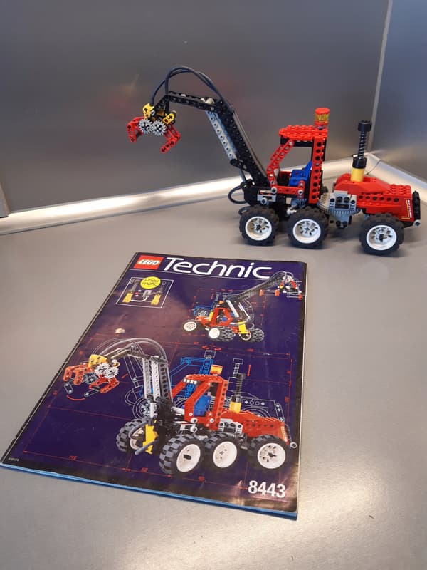 LEGO 8443 Technic Pneumatic Log Loader