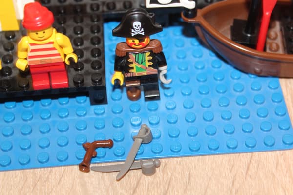 LEGO PIRATES 6267 Lagoon Lock-Up set