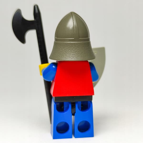 Lego Castle Knight Figure, Crusader with Axe (cas108) + shield + weapon