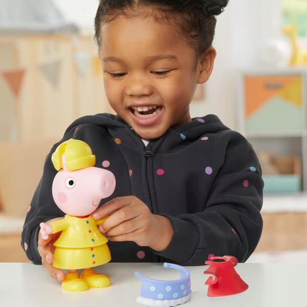 Peppa Pig Peppa figurine, 15 cm, with changeable outfits, Hasbro G0331