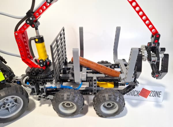 LEGO Technic: 8049 – Log Loader Tractor