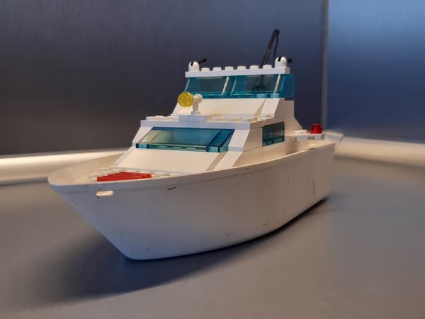 LEGO 4011 Cabin Cruiser (No. 2)