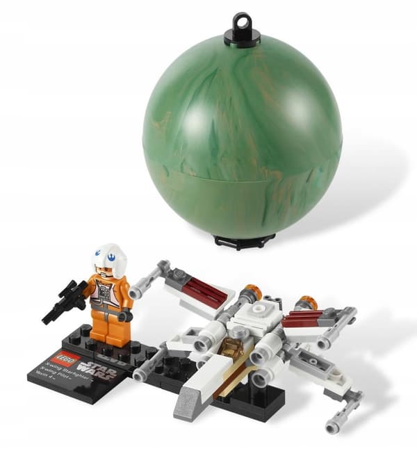 LEGO Star Wars: 9677 - X-Wing Starfighter & Yavin 4