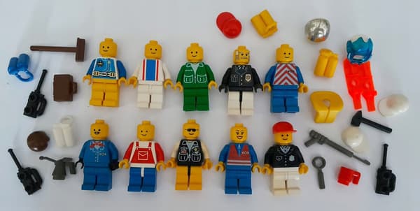 LEGO: 10 assorted MINIFIGURES with accessories and headgear – BARGAIN