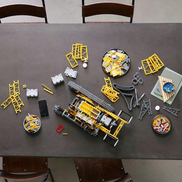 LEGO Technic Liebherr LR 42146 Crawler Crane