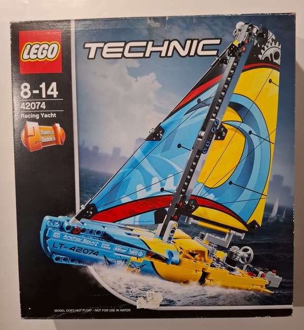 LEGO Technic: 42074 – Racing Yacht