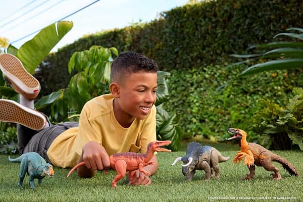 A DINOSAUR FIGURINE WITH A ROAR AND A MULTI-DIRECTIONAL ATTACK FOR PLAY