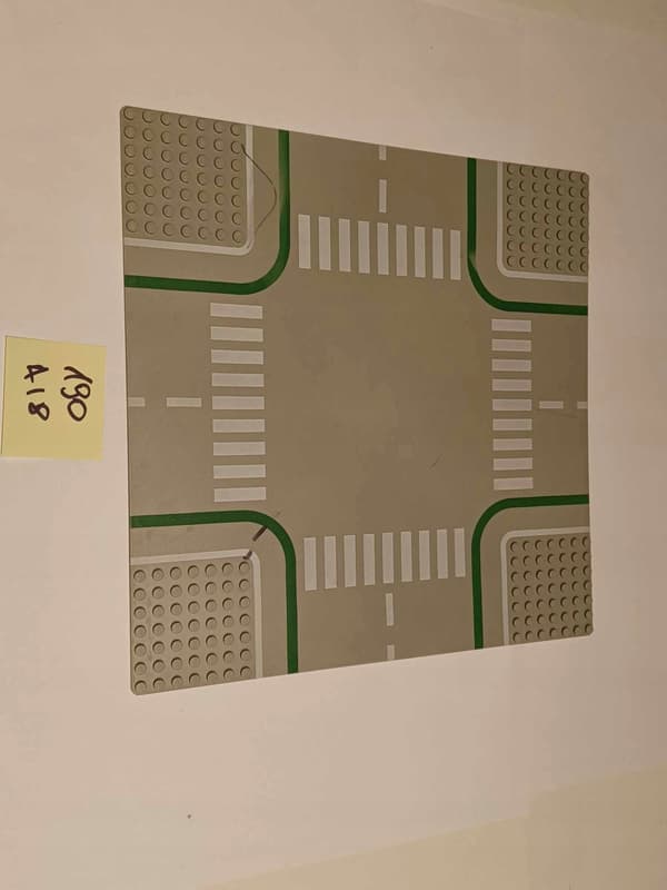 190A18. LEGO thin building plate 32x32, damaged 670